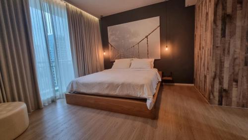 Wind Sukhumvit 23 - master bedroom